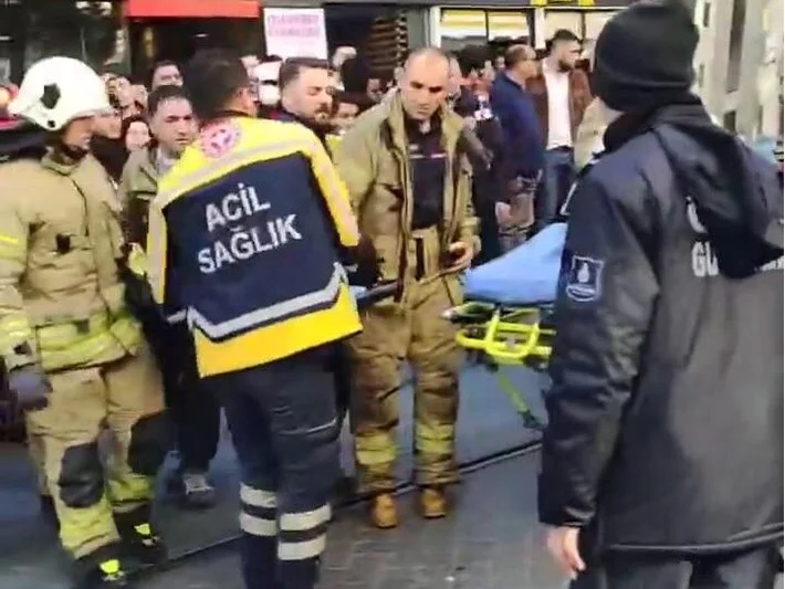 Sultanahmet’te tramvay yayaya çarptı