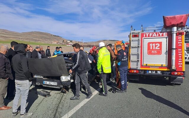 Malatya’da trafik kazası: 1’i ağır 3 yaralı