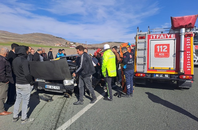 Malatya’da trafik kazası: 1’i ağır 3 yaralı